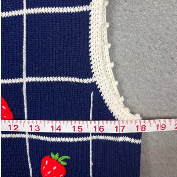 Vintage Strawberry Knit Vest Blue White Red Size L Grandmacore Cottagecore - Picture 4 of 6